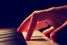 九游体育app-欧洲国家队间激烈较量引发热议：足球舞台上的荡气回肠