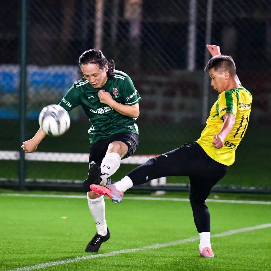 九游体育网页版登录入口-大连一方与对手角逐白热化，现场气氛激烈的简单介绍