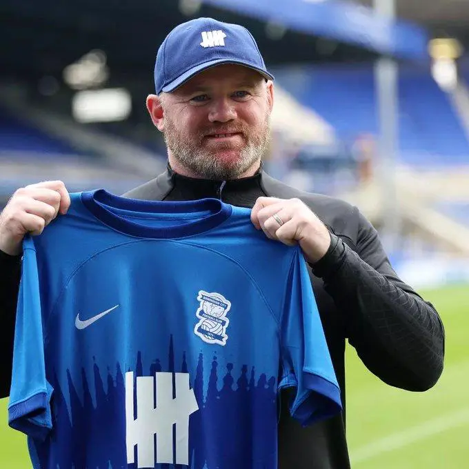 关于伯明翰城主场遭遇惨败，主帅寻求解决方案的信息