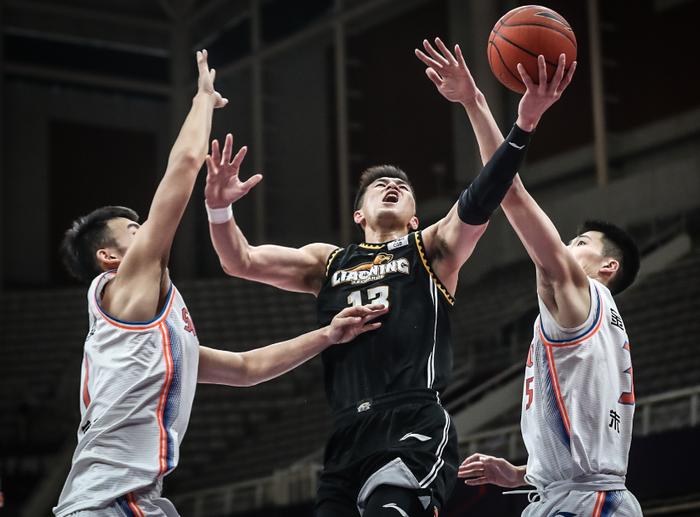 关于上海战胜山东,夺得关键一战的信息 关于上海战胜山东,夺得关键一战的信息