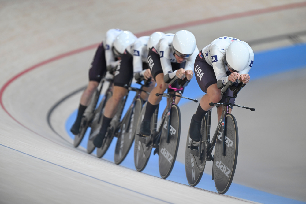 荷兰自行车队在团体追逐中夺冠