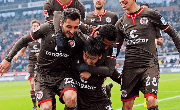 沙尔克客场不敌弗赖堡,遭遇连败 沙尔克客场不敌弗赖堡,遭遇连败