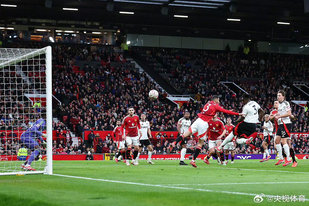 包含曼联主场小胜富勒姆，豪取连胜的词条