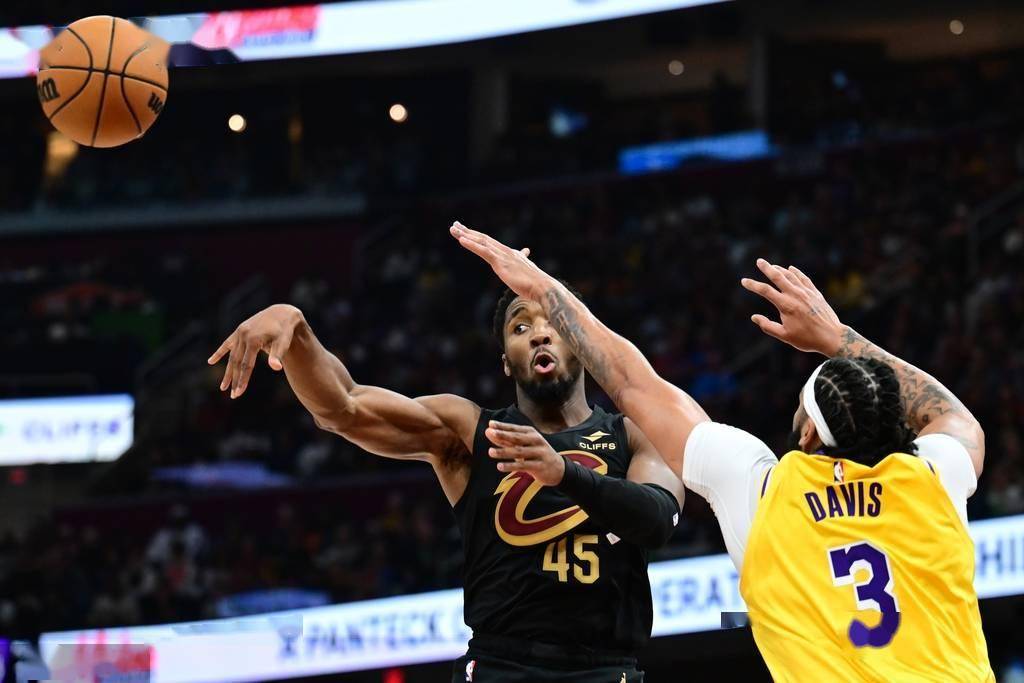 火箭客场惨败湖人,遭遇两连败 火箭客场惨败湖人,遭遇两连败