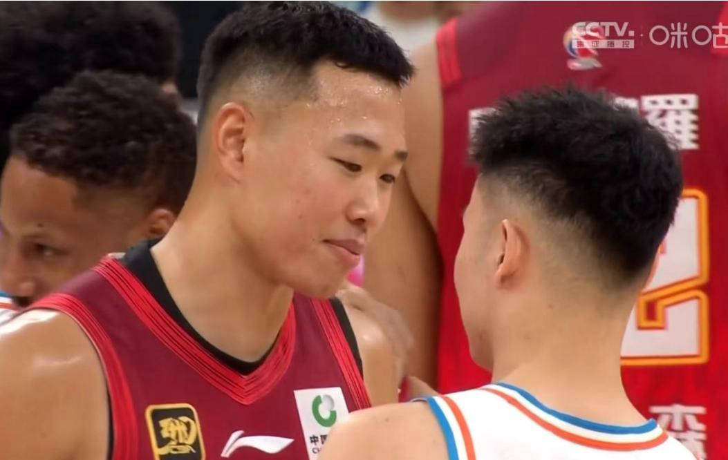 激烈比赛中涌现出优秀球员，实力抢眼