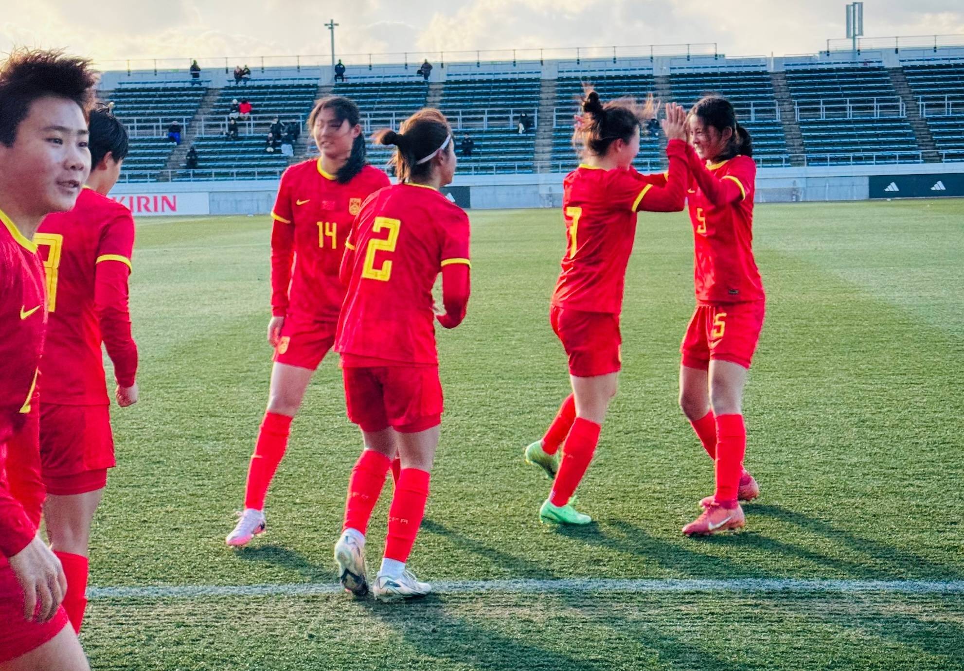 中国女足备战大赛,瞄准冠军 中国女足备战大赛,瞄准冠军