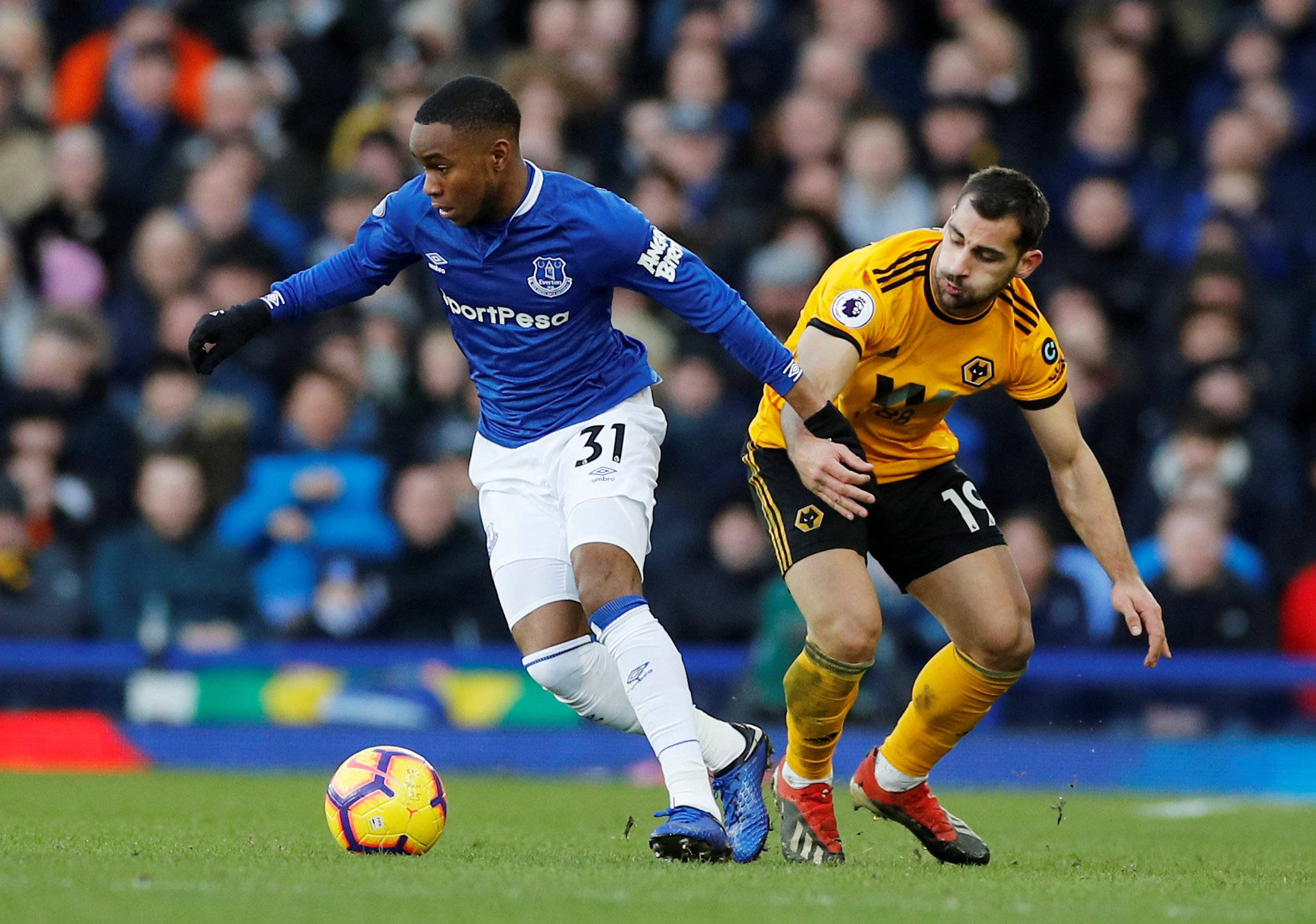 包含狼队客场逆转战平，积分榜暂居中游的词条