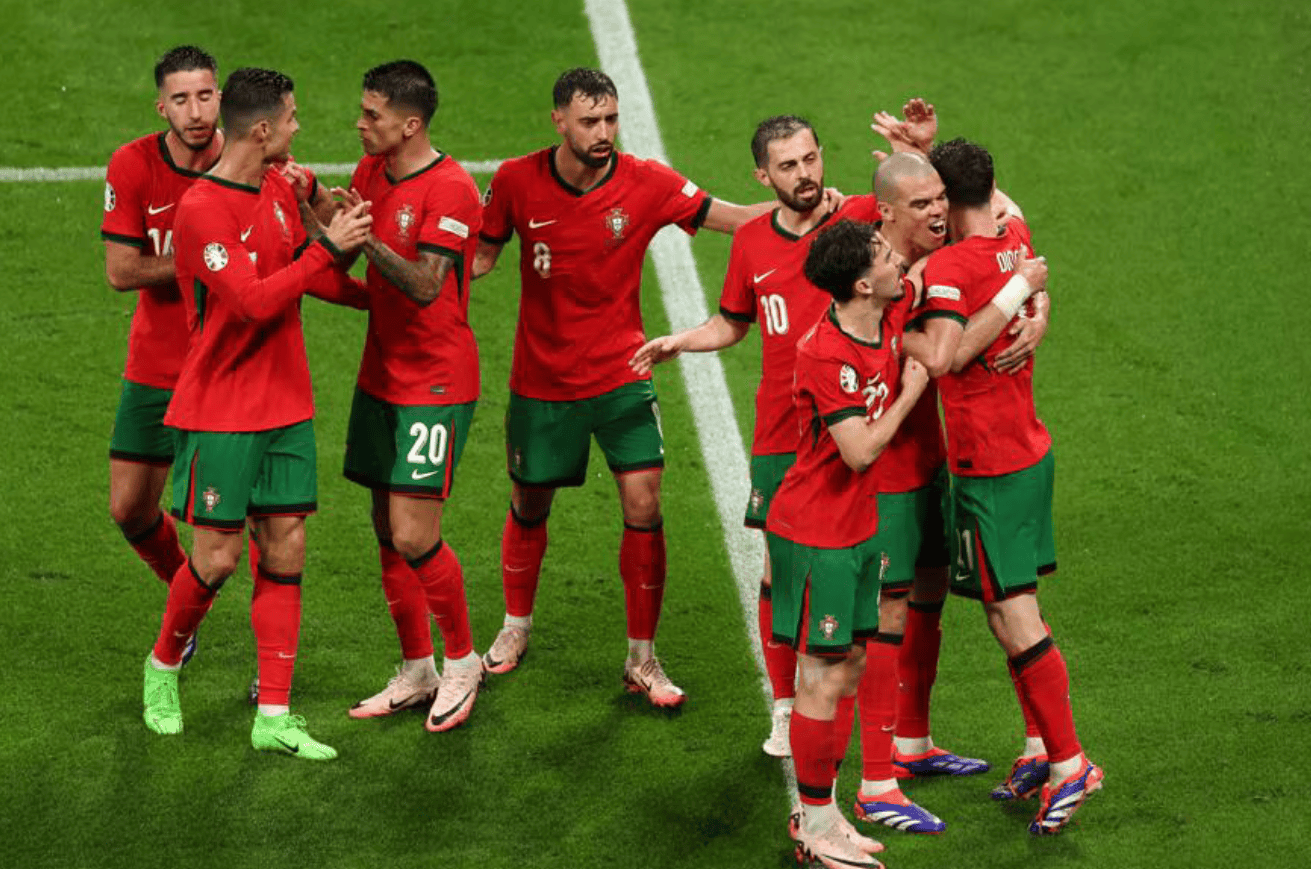 瑞士连胜两轮，实力强劲领跑积分榜