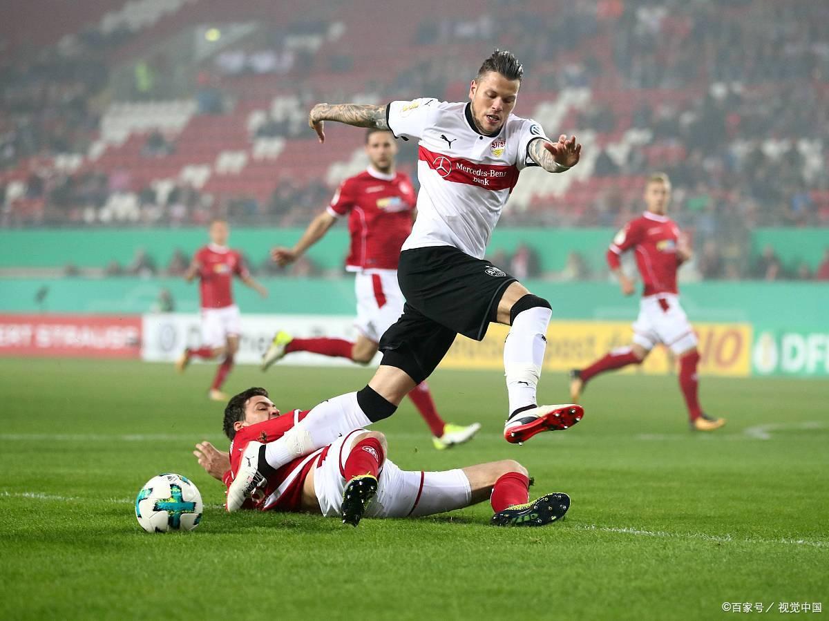 荷兰队惊险胜利，击败对手晋级