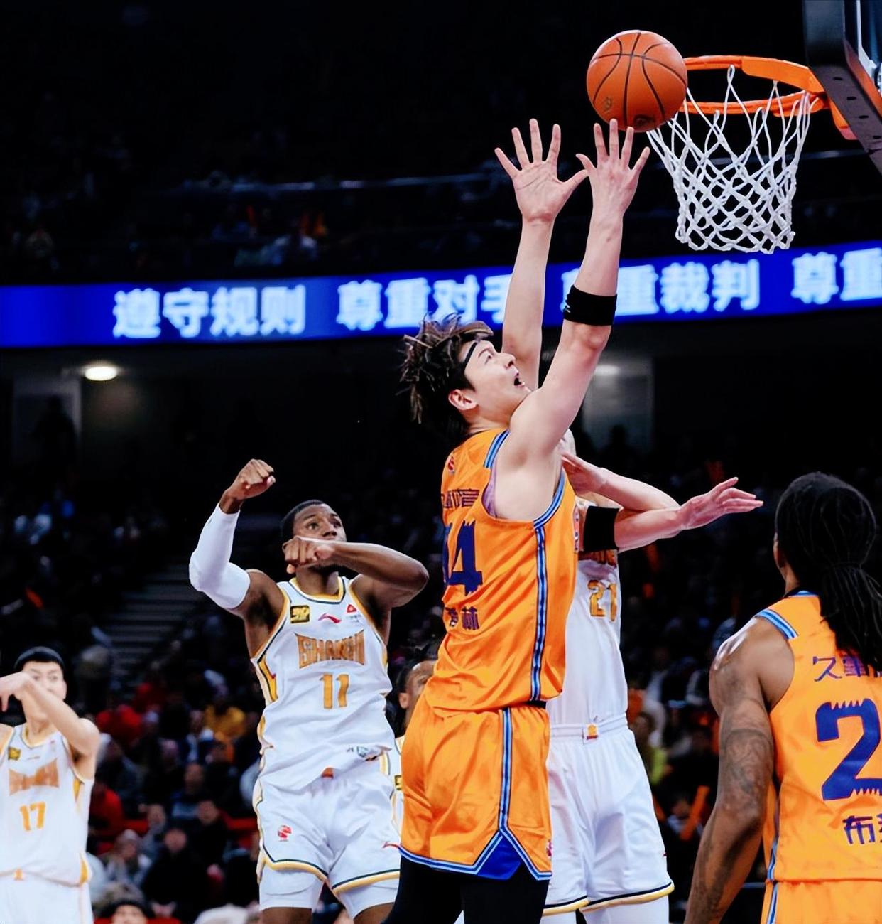 球队实力初露端倪，或可成为黑马冲击冠军的简单介绍