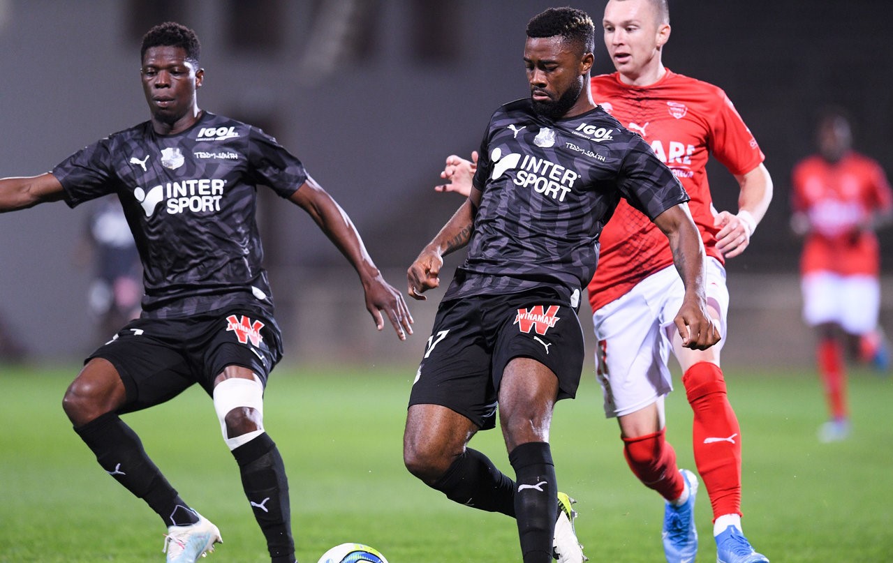 九游体育亚洲官网-圣埃蒂安主场战平，保持不败