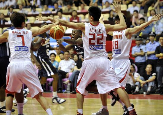 云南男篮击败老对手，展示实力