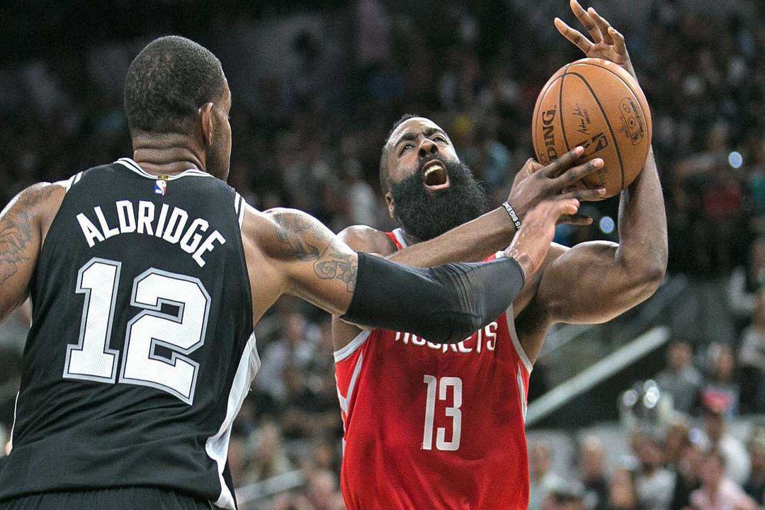 九游体育网页版登录入口-包含马刺客场力克国王，德罗赞接过帕克成老将中锋的词条