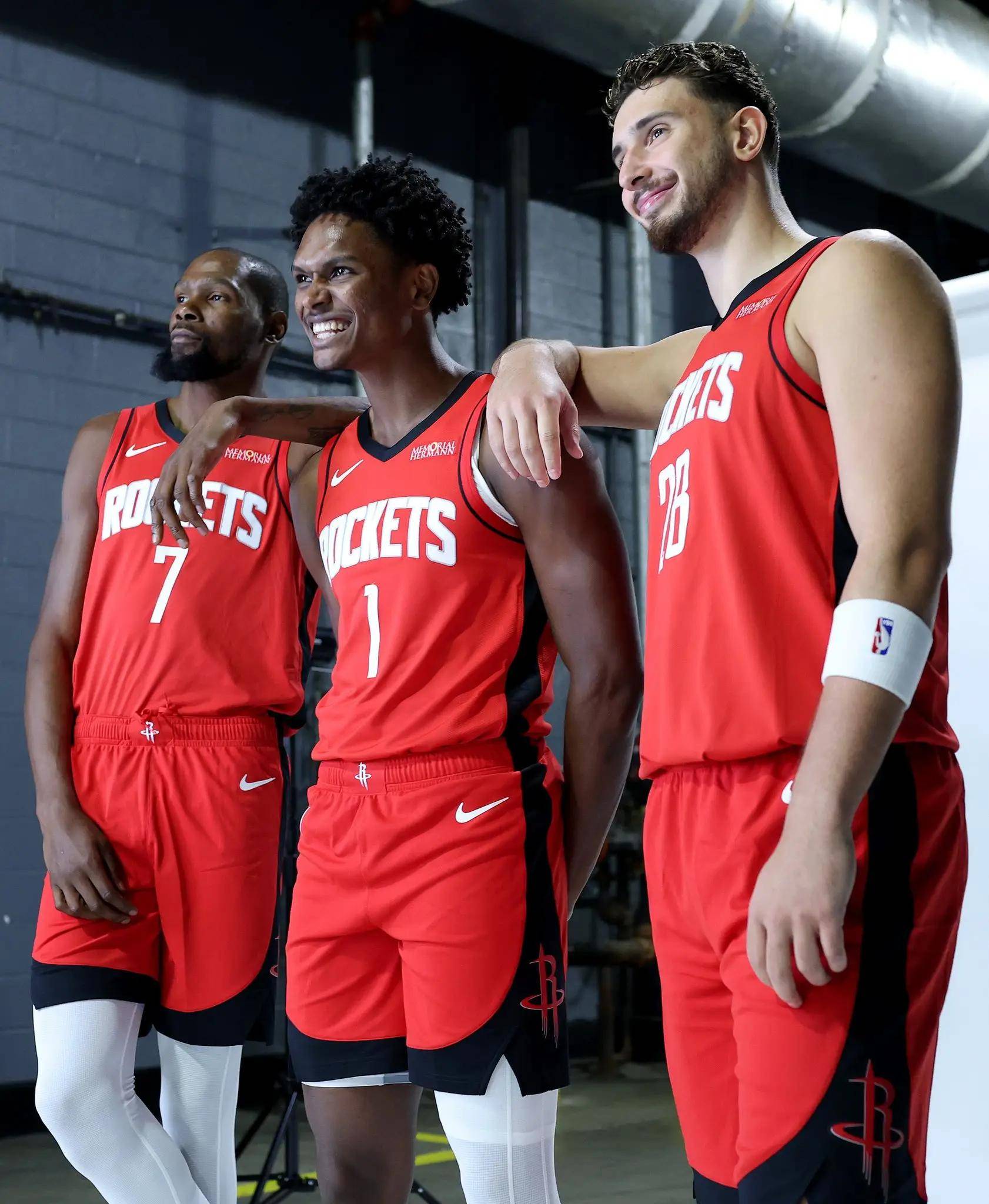 鹈鹕2-1领先火箭,战至第四场 鹈鹕2-1领先火箭,战至第四场